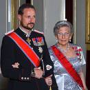 28.april: Kronprinsparet og Prinsesse Astrid, fru Ferner på vei til gallamiddag i anledning statsbesøket (Foto: Bjørn Sigurdsøn, Scanpix)